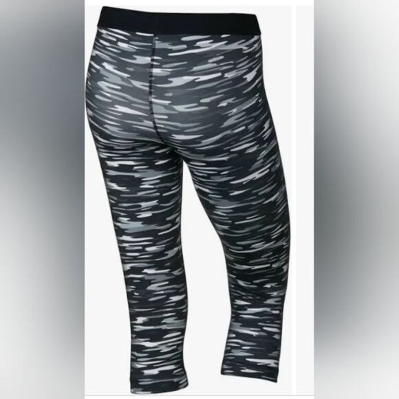 Nike Dri-fit  Pro Camo Capri Length Leggings Size Medium - Picture 13 of 13